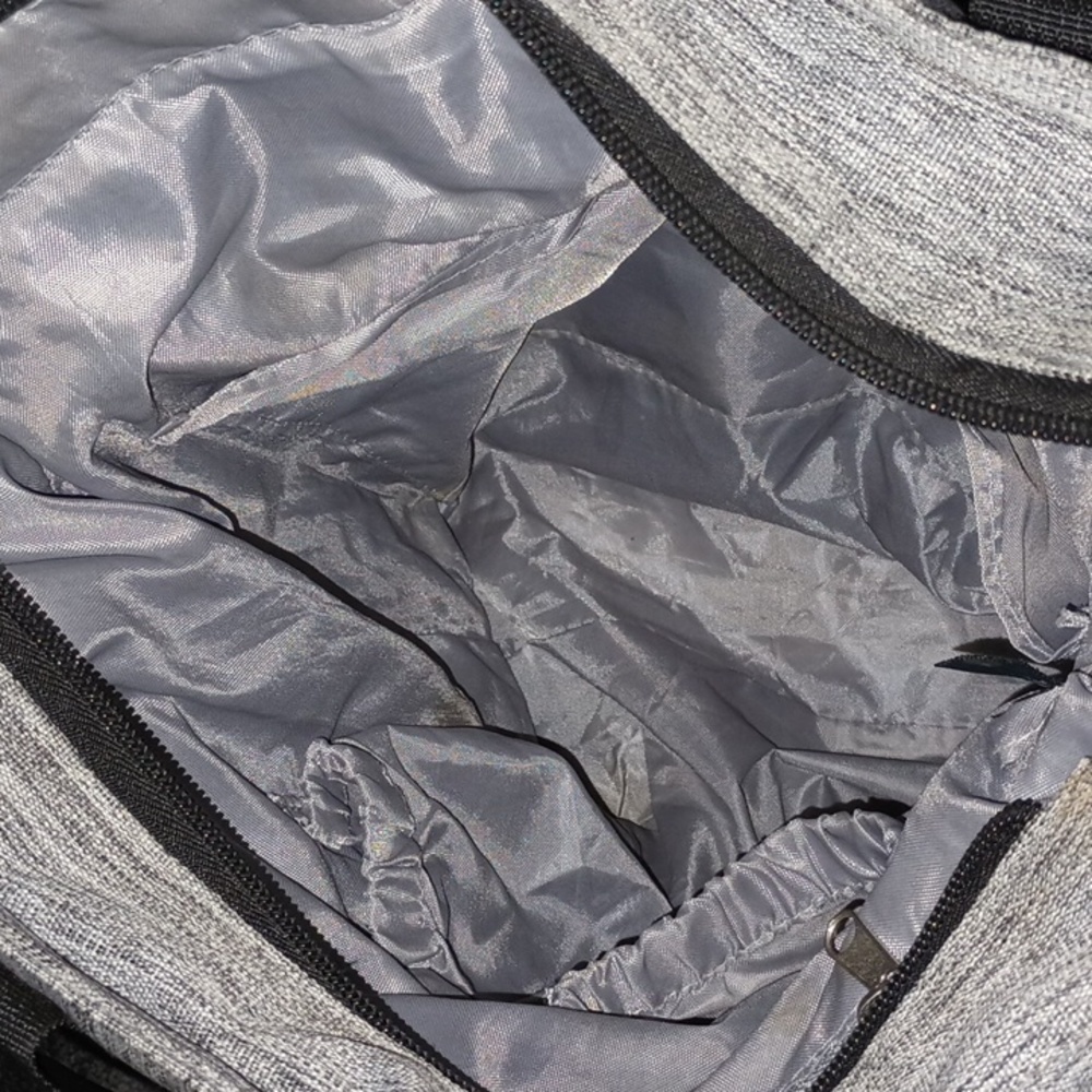 Eddie Bauer diaper bag with many compartment including insulated side pocket - Picture 4 of 4